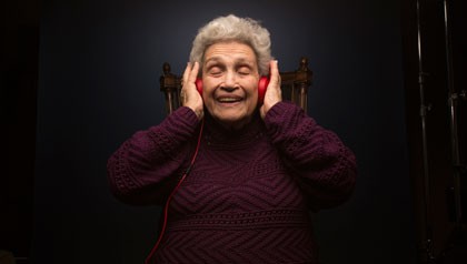 Los beneficios de la música en las personas con Alzheimer